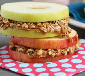 Apple-Sandwiches-with-Almond-Butter-and-Granola